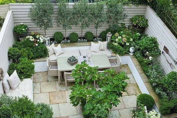 Biến sân thượng thành khu vườn xanh mát