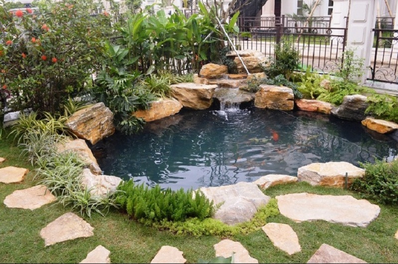 Tạo điểm nhấn bằng hồ nước, đá, tiểu cảnh 